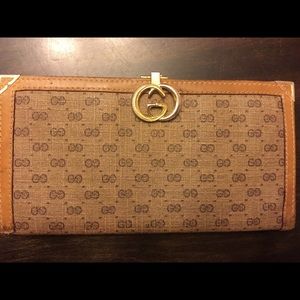 Gucci wallet/checkbook